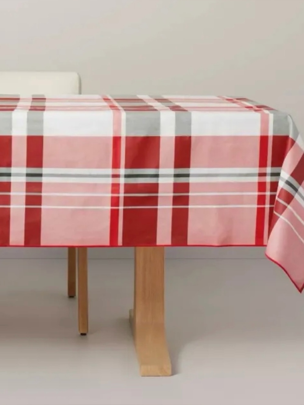 Hearth & Hand Holiday Christmas Easy-Care Tablecloth 60"x84 Rectangular Plaid